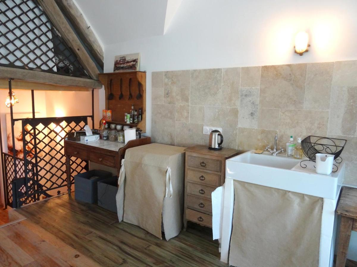 L'Escalier Des Reves Bed & Breakfast Saint-Sauveur-en-Puisaye Dış mekan fotoğraf